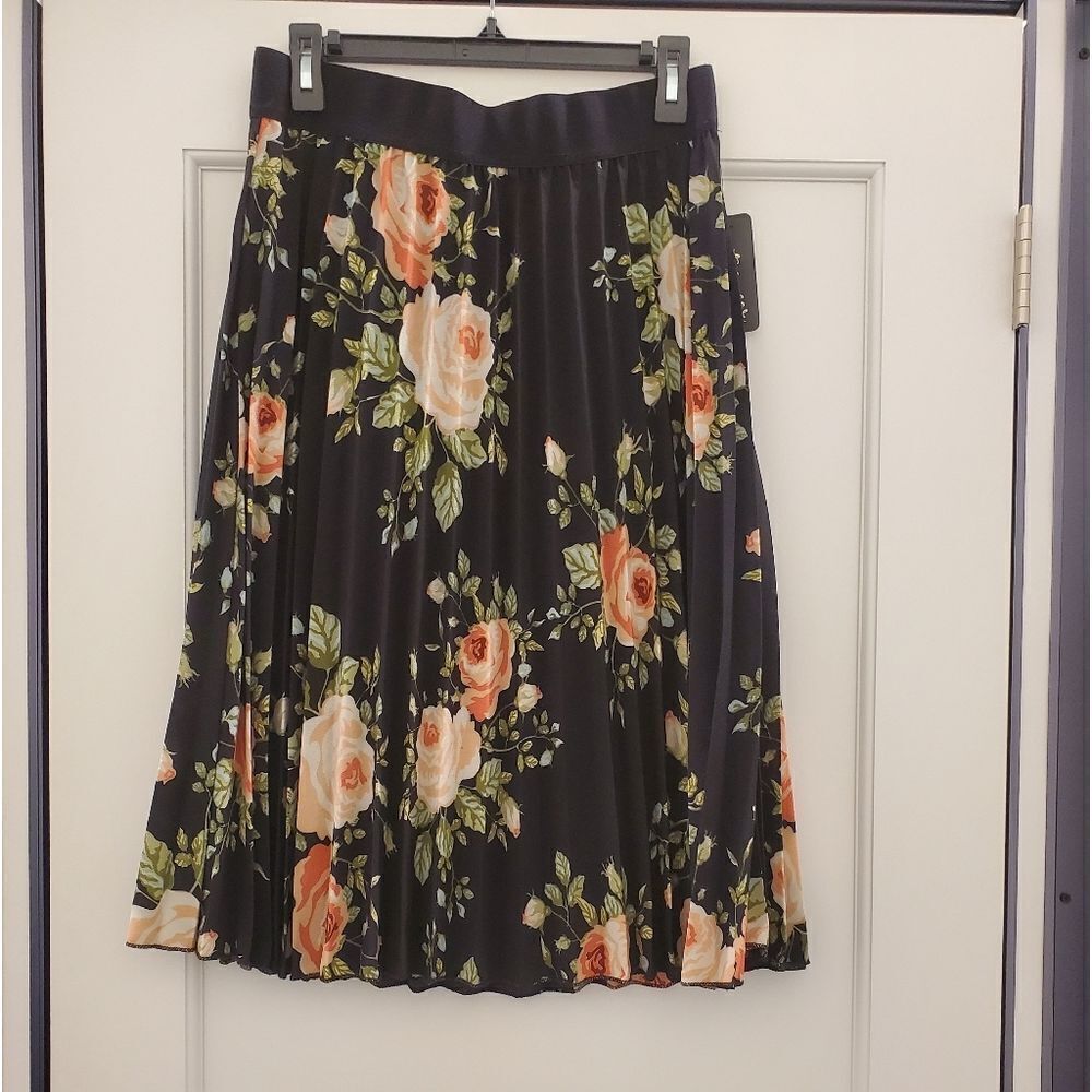 Pleated A-line floral printβskirtβ